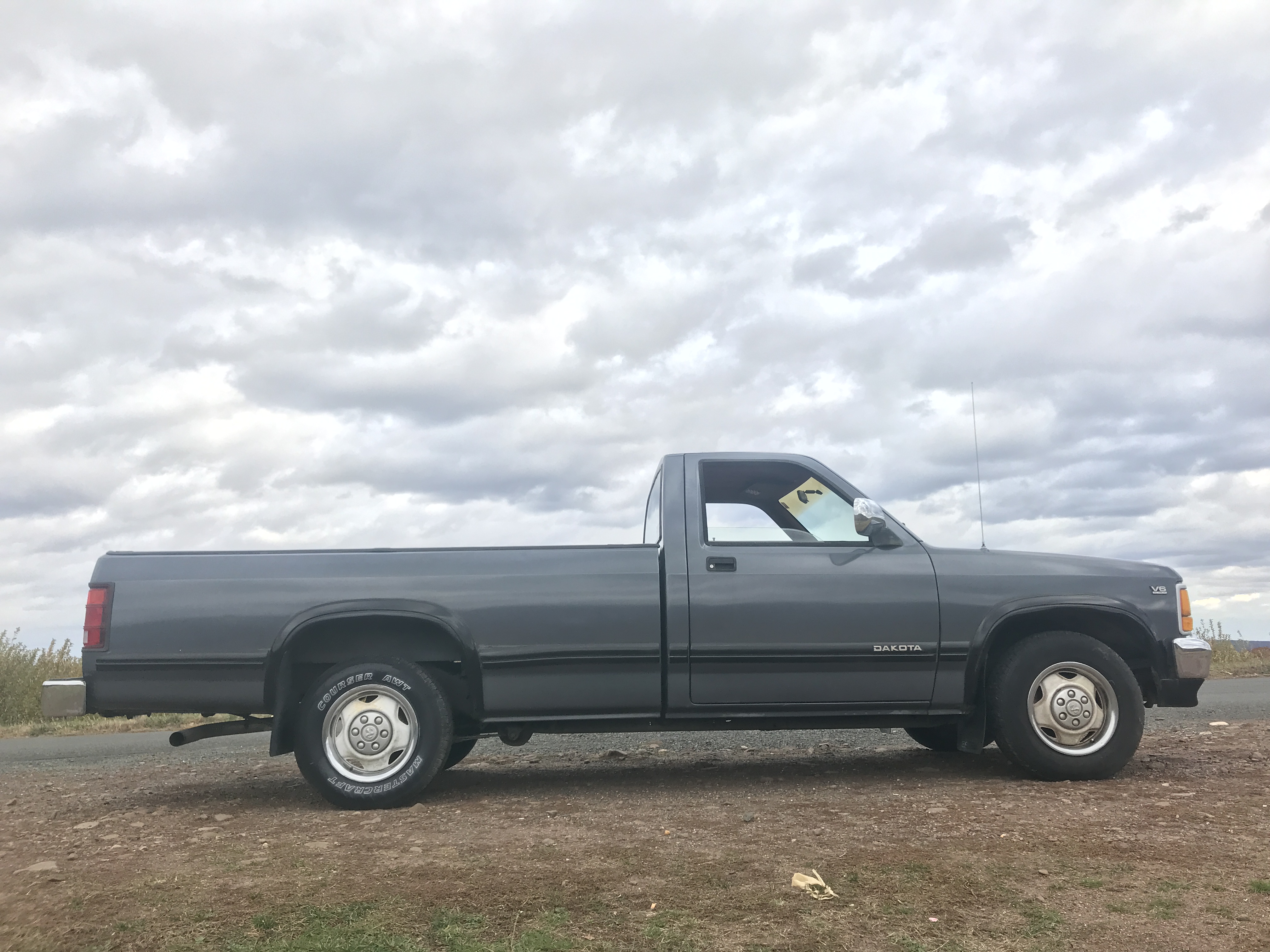 1991 Dodge Dakota Pickup ONE OWNER 117K 8 foot bed and roomy bench seating NICE — photo 70